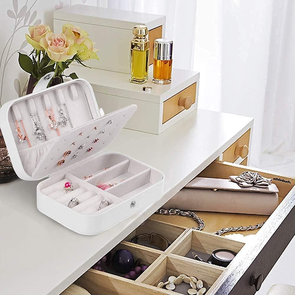Elegant Portable Jewelry Storage Box – Perfect for Travel & Daily Use